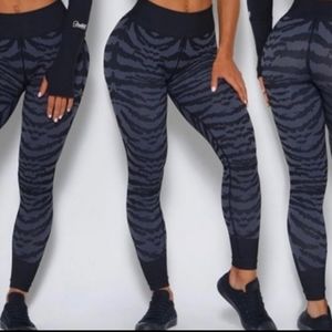 Bombshell Sportswear Size Medium Leggings